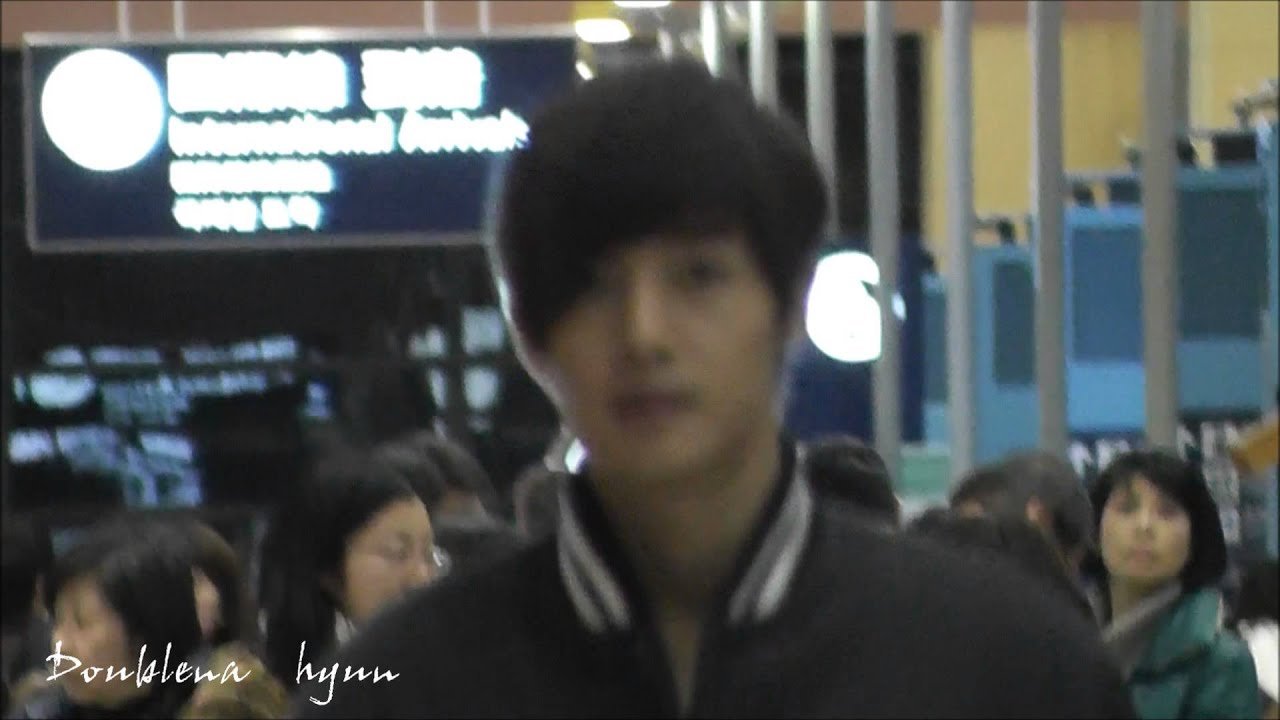 2013.02.05 kansai　airport　kim hyun joong