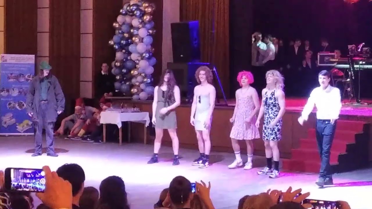 Maturitní ples SPŠ  a SOU Prostějov - vystoupení E4 : Ať žijí duchové