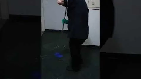 Como limpar escada de prédio?