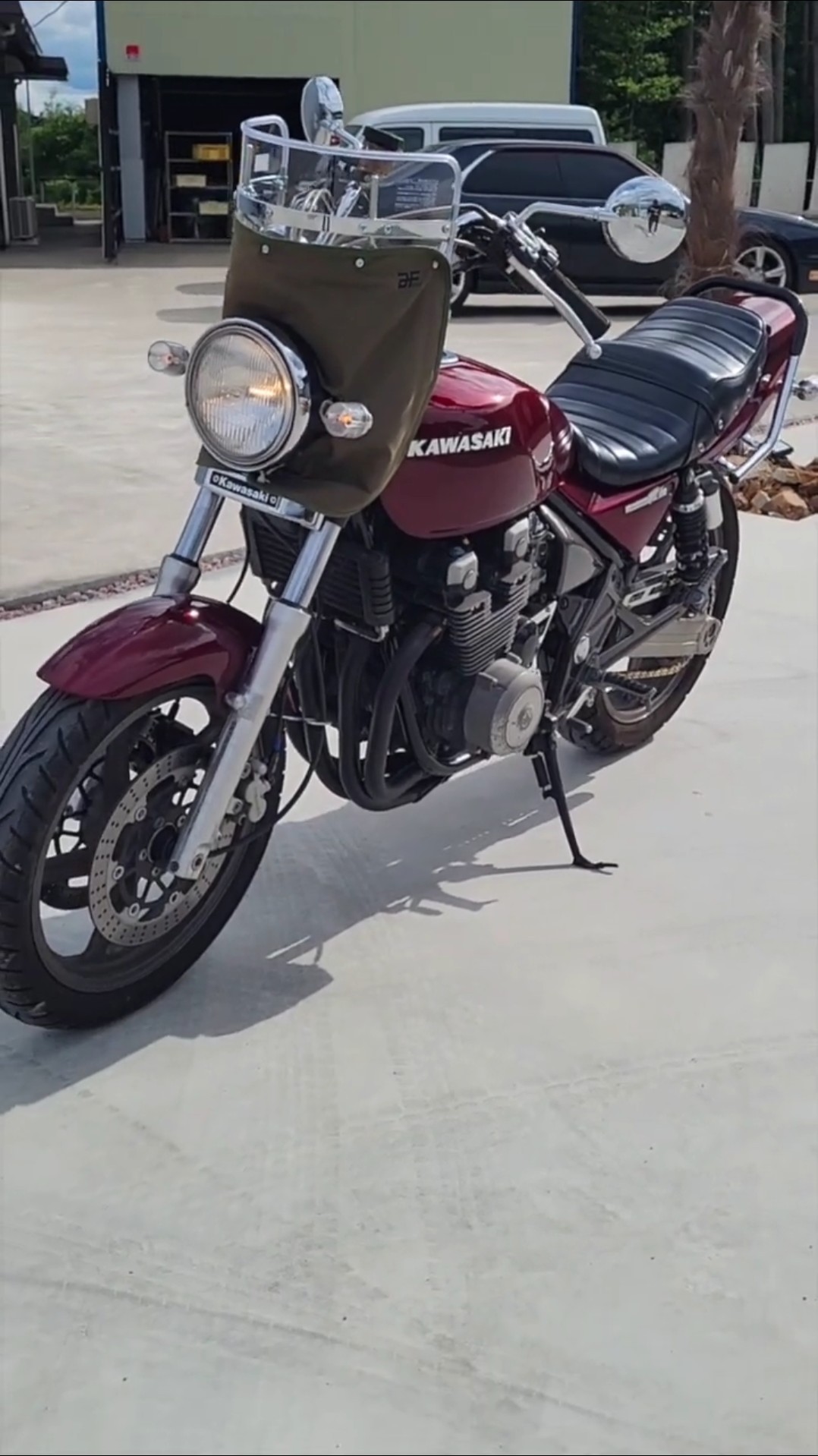 愛車ご紹介】キレイなルミナスビンテージレッドのゼファー400