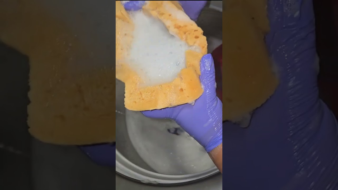 Continued from yesterday's post. Enjoy 😉 🫧🧽😋#fyp #spongesqueezing #asmr #laundry 