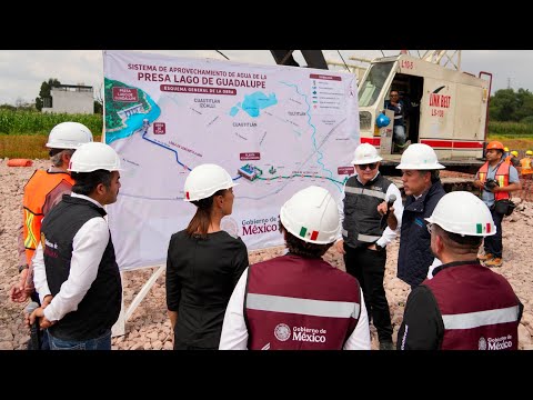 Supervising the construction of the Lago de Guadalupe water treatment plant.