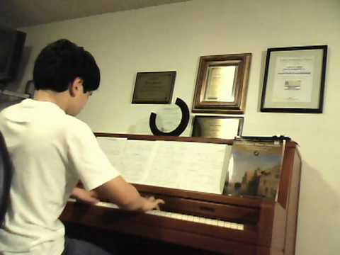 David Souza Naranjo tocando "Para Elisa" en piano