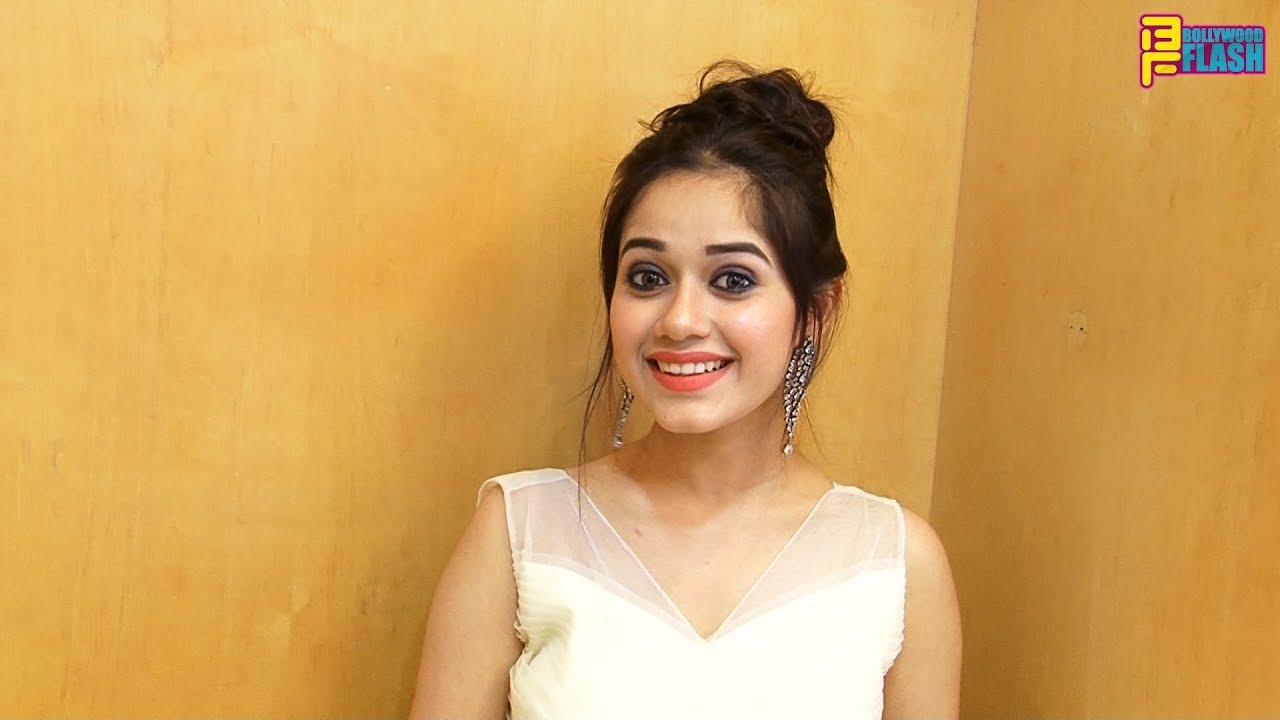 Jannat Zubair Rahmani Impressed By This Fan - Full Interview - App Launch