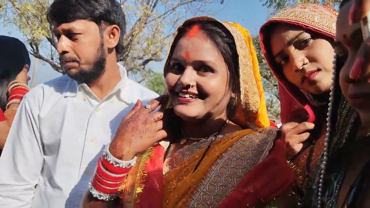 रीना जी अपने एनिवर्सरी का केक काटने वाली है मंजू मोहिनी खुशबू रानी साथ में है