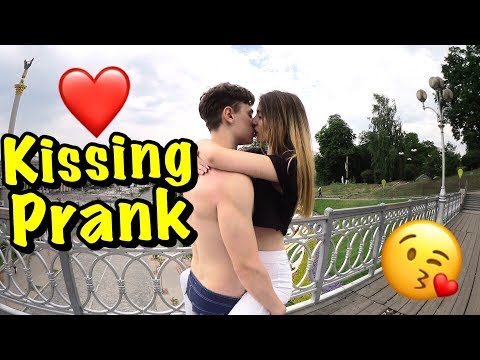 Kissing Prank: ПОЦЕЛУЙ С НЕЗНАКОМКОЙ | РАЗВОД НА ПОЦЕЛУЙ  #25