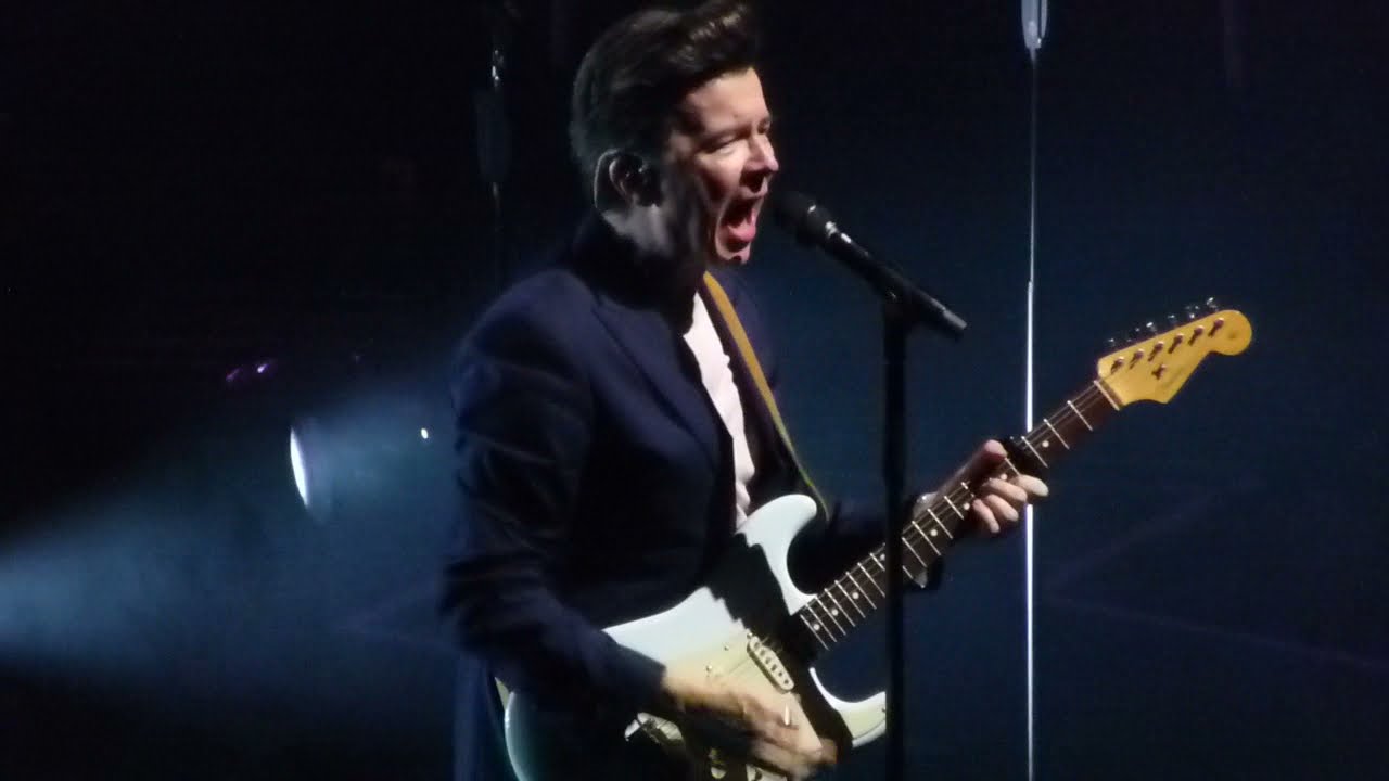 Rick Astley - Watermelon Sugar - Wembley Arena, London - November 2021