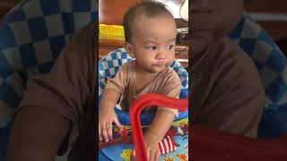 Video: Funny Baby Eating Food Compilation | Peachy Vines