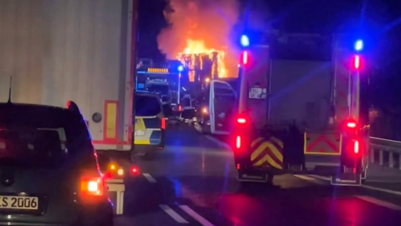 Аварии на дорогах Европы с участием Грузовых автомобилей - YouTube