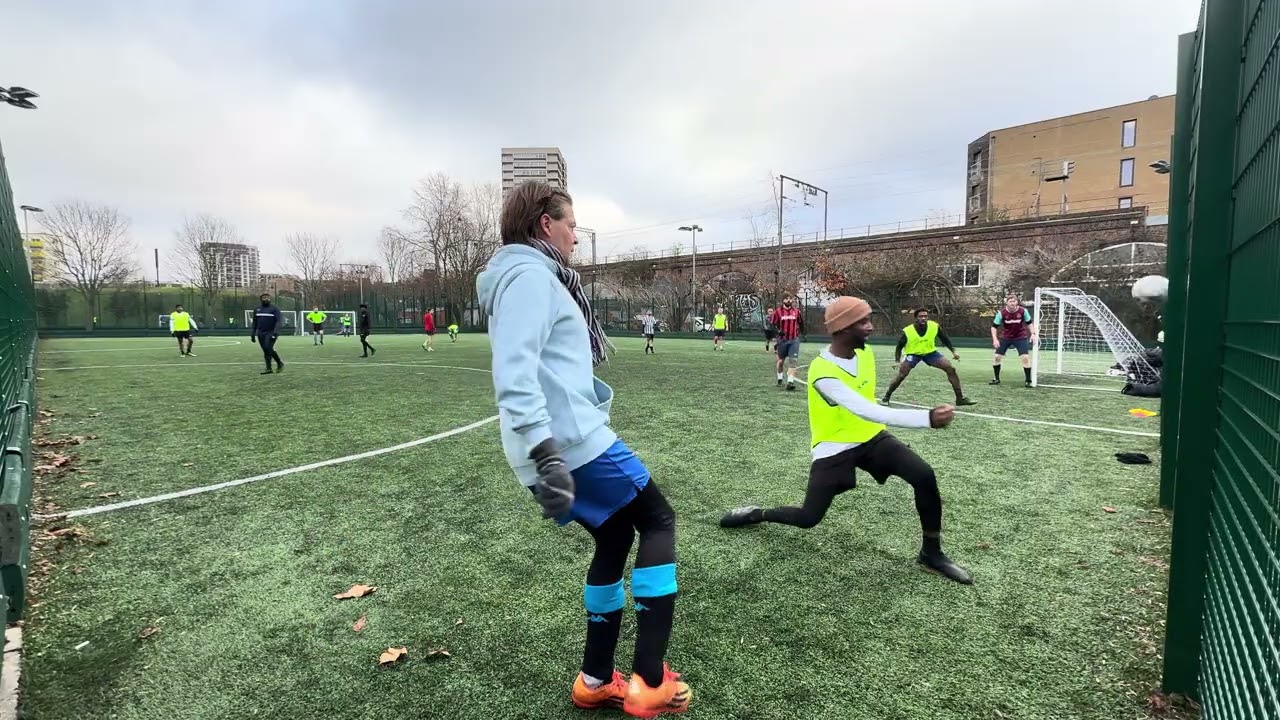 Mile End Footy: Bibs 4-2 Non Bibs