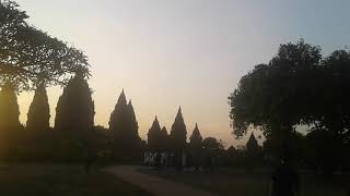 Nikmatin Sunset di Candi Prambanan