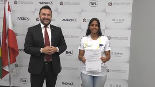 Lutadora de judô Carolina Kick recebe moção de aplauso