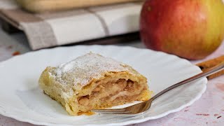 Štrudla Od Jabuka Koja Se Radi Od Gotovih Kora. Jednostavna I Ukusna Pita Ili Savijača