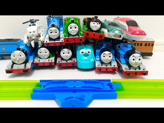 プラレール　トーマス　新幹線 電車、新幹線、きかんしゃトーマスのプラレールを箱から出して