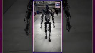 Tesla के Robot Optimus के साथ 'घूमने' निकले Elon Musk | Shresth UK