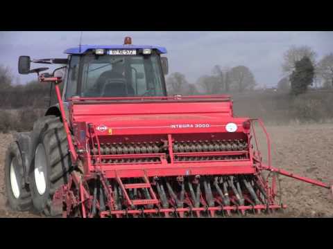 Drilling Spring Barley with New Holland TM155 & Ku...