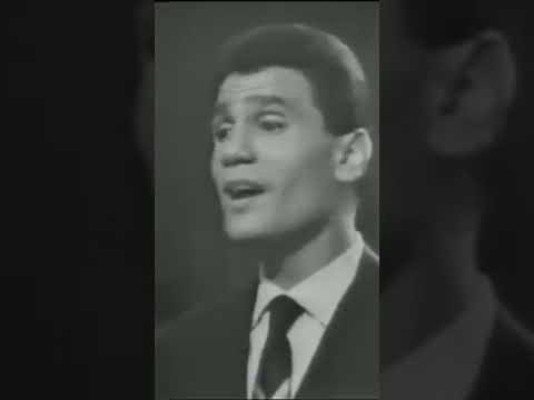 الفنان عبد الحليم حافظ بالاحضان