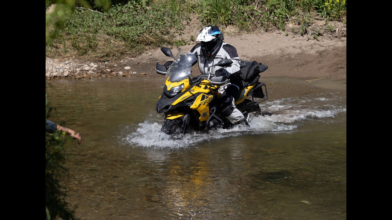 Superbus 2024 - Eroici in moto e 6% - Adventuring in moto