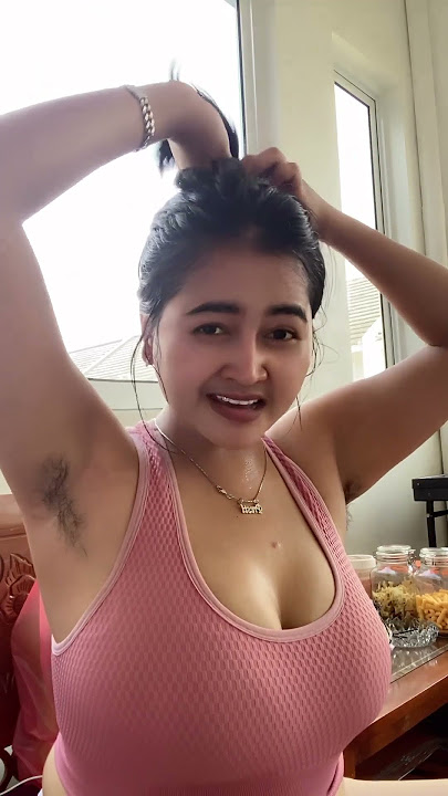 Tante pamer bulu ketek // shorts