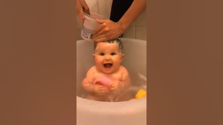 Küçük Bebeğin Banyo Keyfi