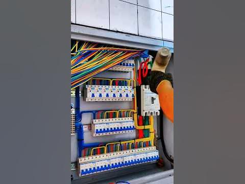 The whole process of wiring the large distribution box, a professional