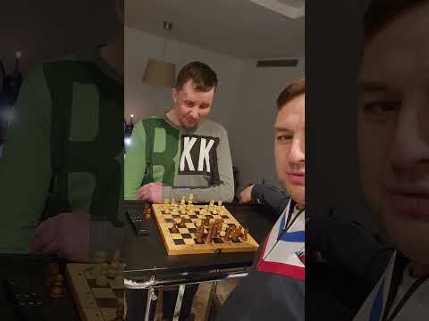 Играю в шахматы с Артёмом Бикчуриным #артембикчурин #help #help.artem_bikchurin