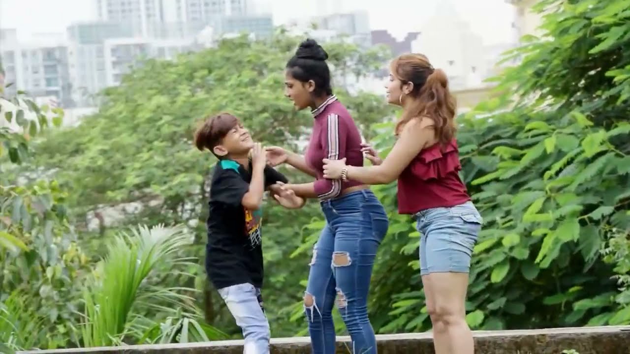 kid lift and carry women in the street