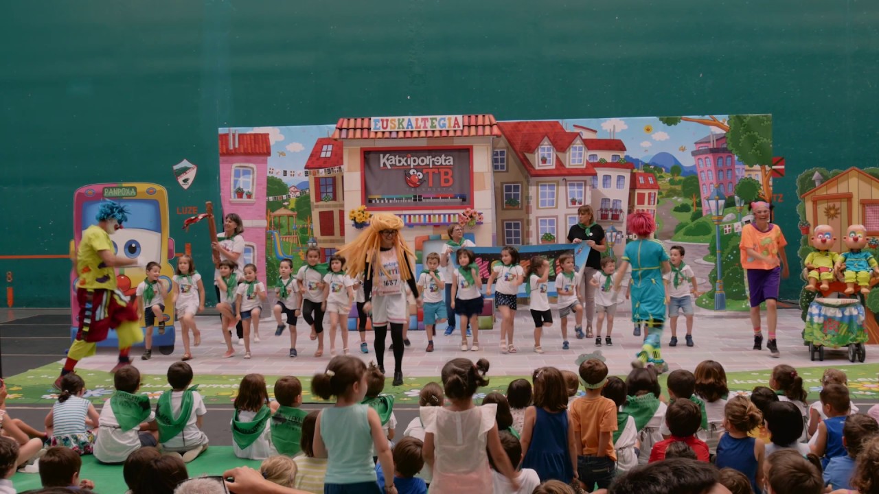 Pirritx, Porrotx eta Marimototsekin kantuan. TXIS PUN KORRIKA (1.saioa)