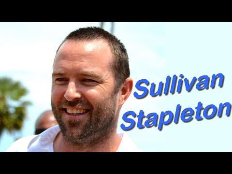 Video: Sullivan Stapleton nettoverdi: Wiki, gift, familie, bryllup, lønn, søsken