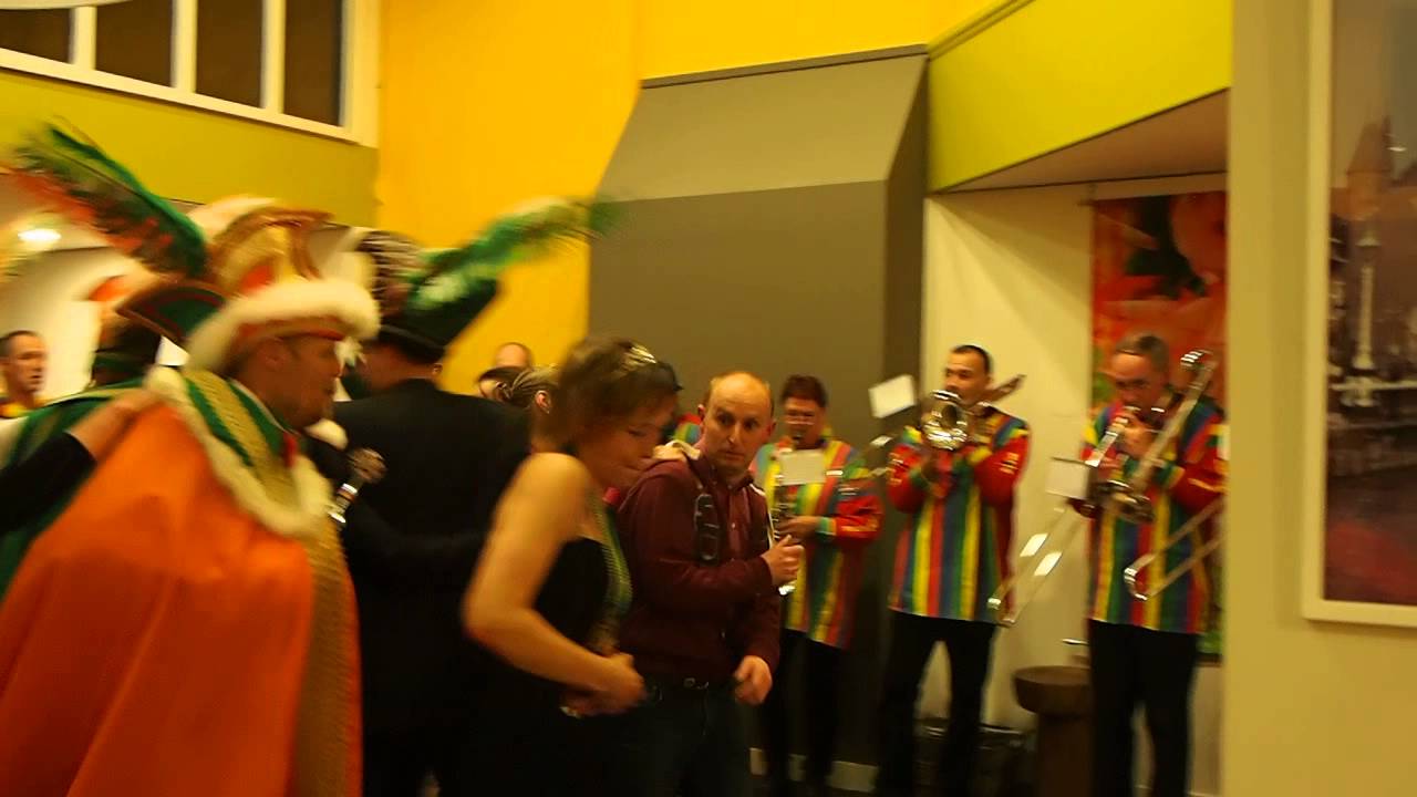 Joost is anders geaard - YouTube