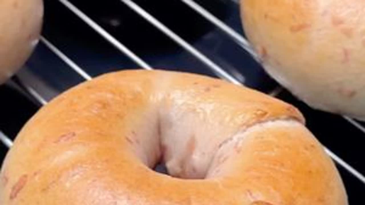 「玫瑰酒酿贝果」玫瑰花加酒酿，越嚼越香！ #贝果 #面包  #下午茶甜品 #低卡低脂 #美食vlog