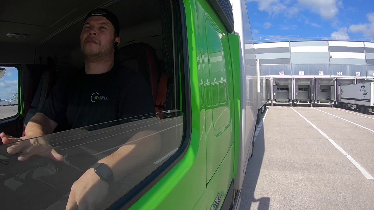 Parcare camion cu remorca - Parkering lastbil med släp