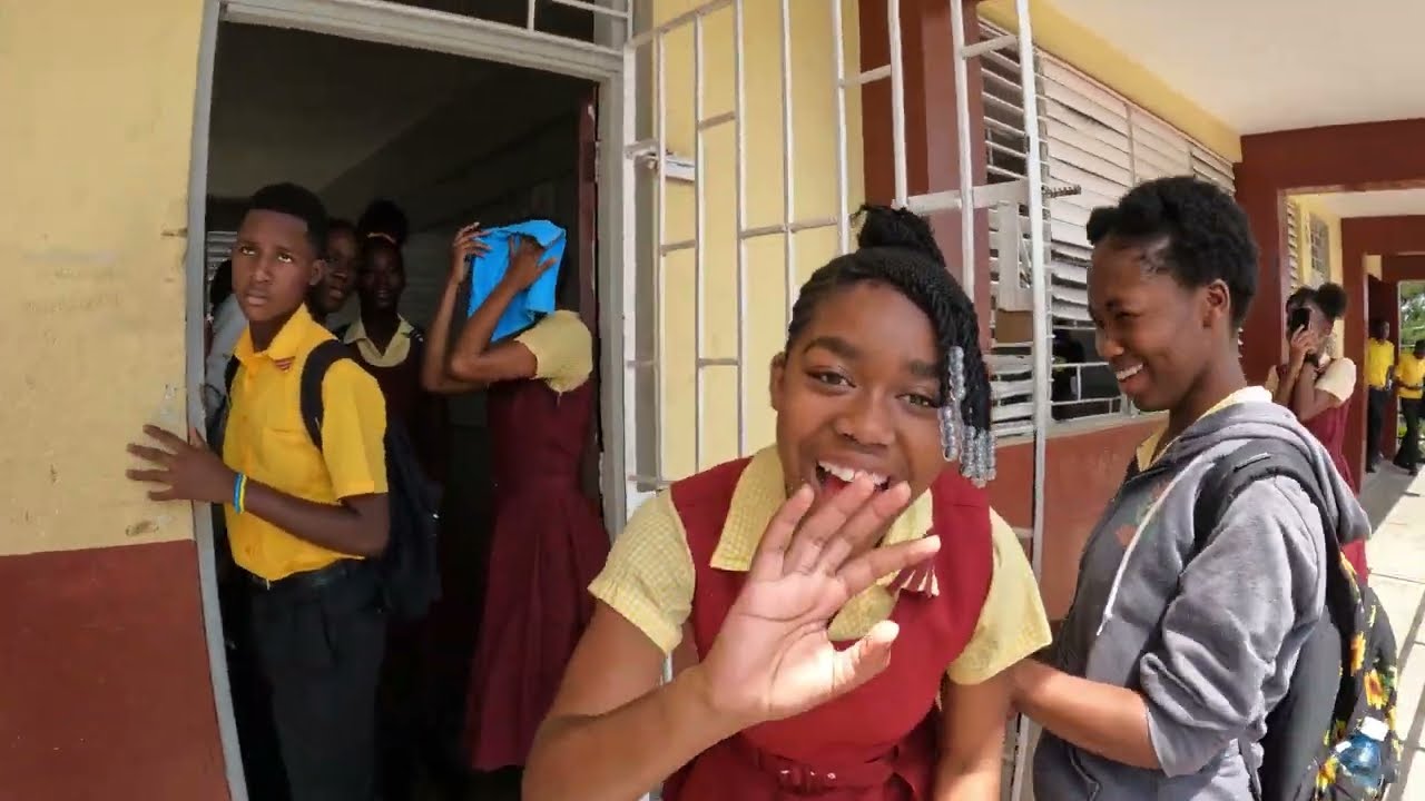 ШКОЛЬНЫЙ ВИДЕОБЛОГ Старшая школа Порт-Антонио