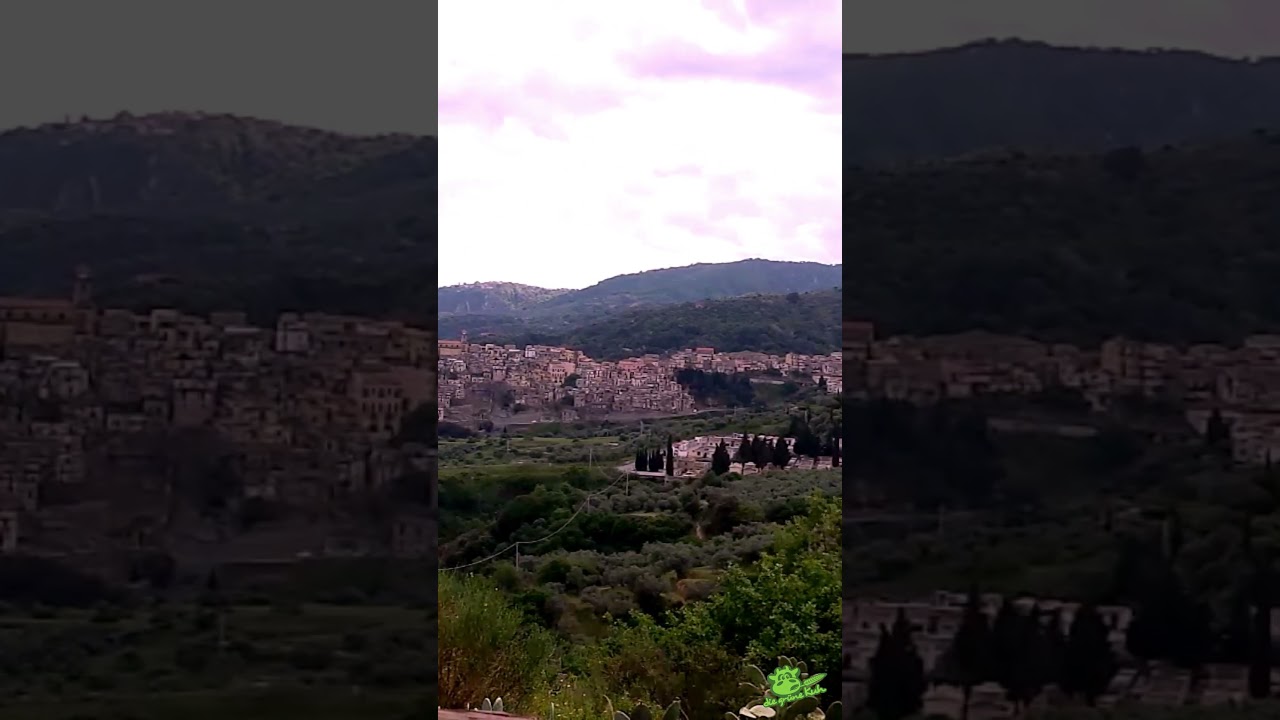 • Badolato eines der schönsten mittelalterlichen Bergdörfer im Süden Italiens im April 2025 🇮🇹