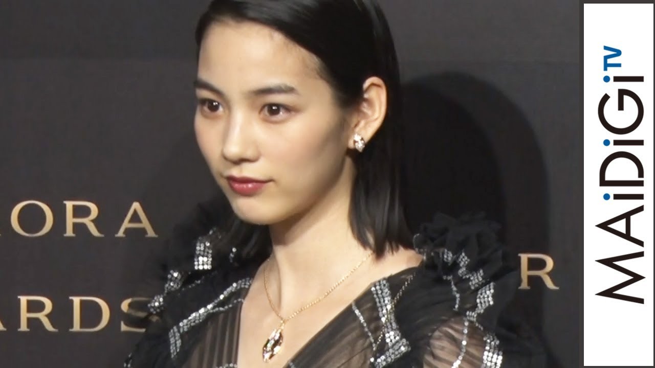 のん、透け感たっぷり！深Vネックで美デコルテも　「BVLGARI AVRORA AWARDS 2019」