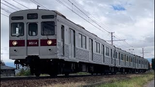 長野電鉄8500系T4編成が朝陽駅周辺を通過するシーン