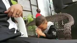 Niño romeista cantando Sobredosis OZUNA FT. ROMEO SANTOS