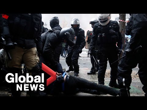 Video captures violent scuffle between French police and "black blocs" in Paris protest