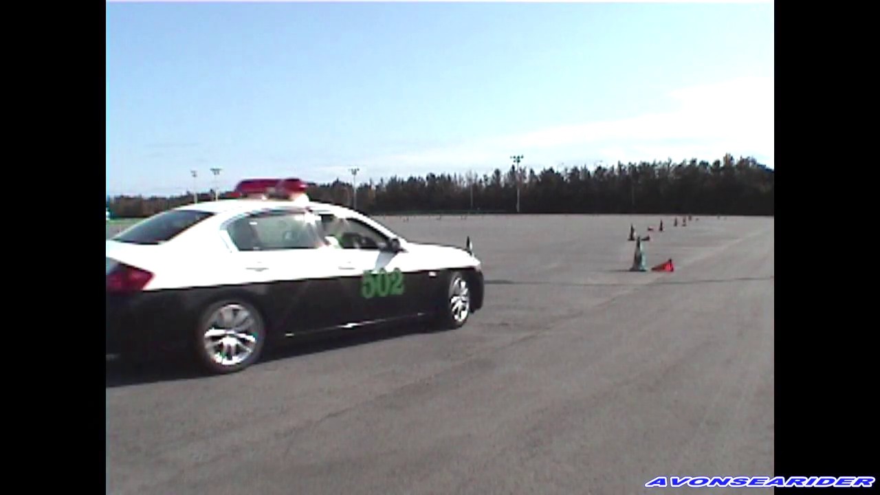 パトカースラローム走行練習 Youtube