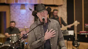 Trace Adkins - Honky Tonk Badonkdonk (Live Studio Performance)