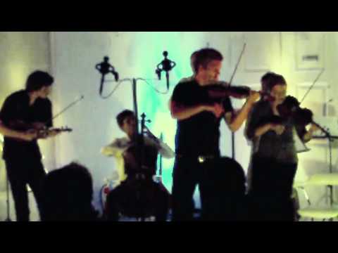 Video: Rdeči Orkester Na Pari