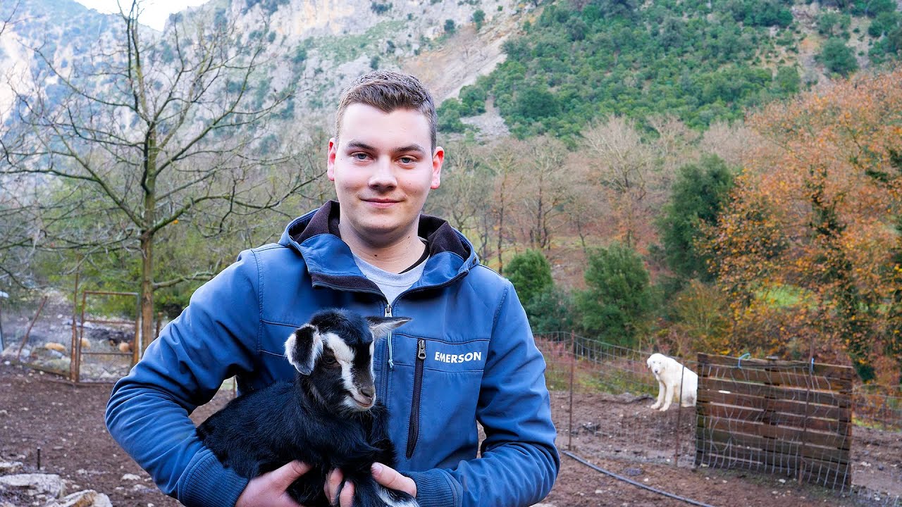 Ο 18χρονος που επιμένει παραδοσιακά – Video