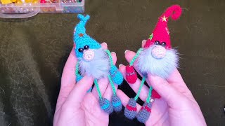 картинка: Новогодний Гном ёлочная игрушка, магнитик, брелок, брошь  связан крючком. Бесплатный МК.
