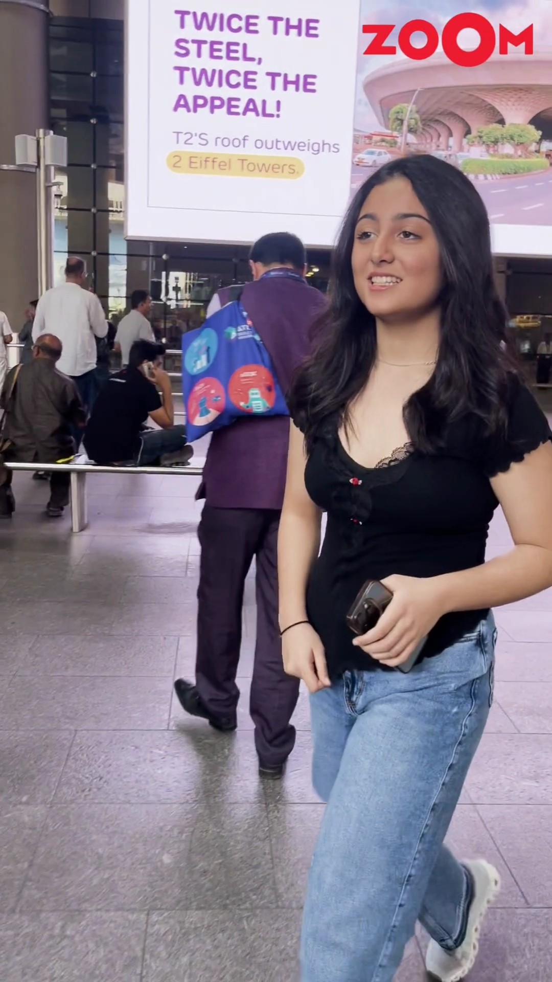 Ranbir Kapoor's niece Samara Sahani CUTELY interacts with paps as spotted at the airport ? #shorts