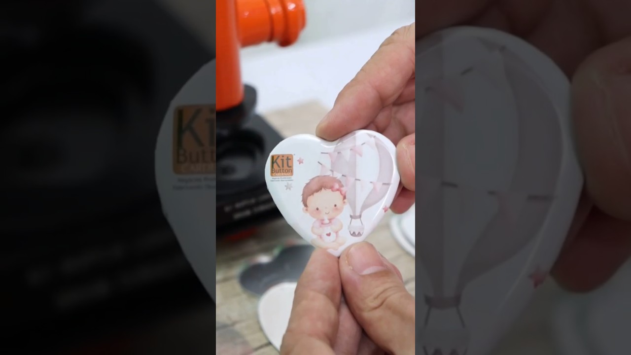 ⭐⭐⭐⭐⭐Botton Coração.  São mais de 30 modelos de Buttons. 