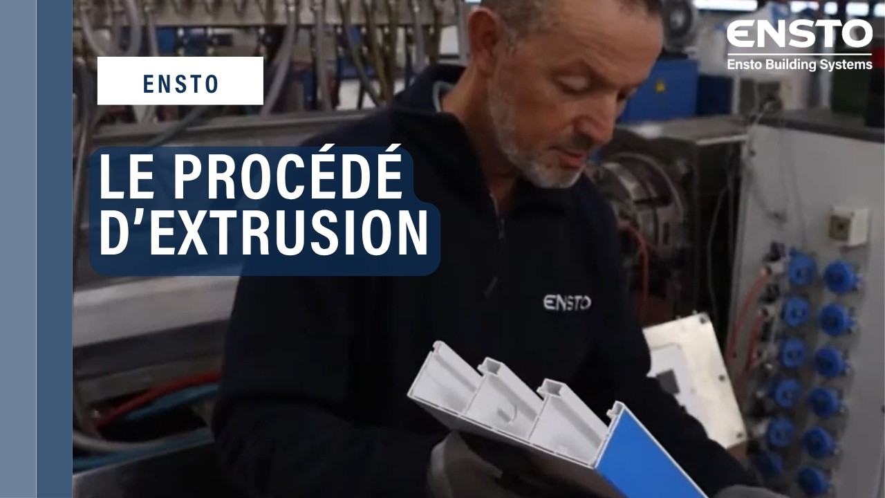 L’extrusion : procédé pour former nos profilés de goulotte PVC ENSTO Building Systems France