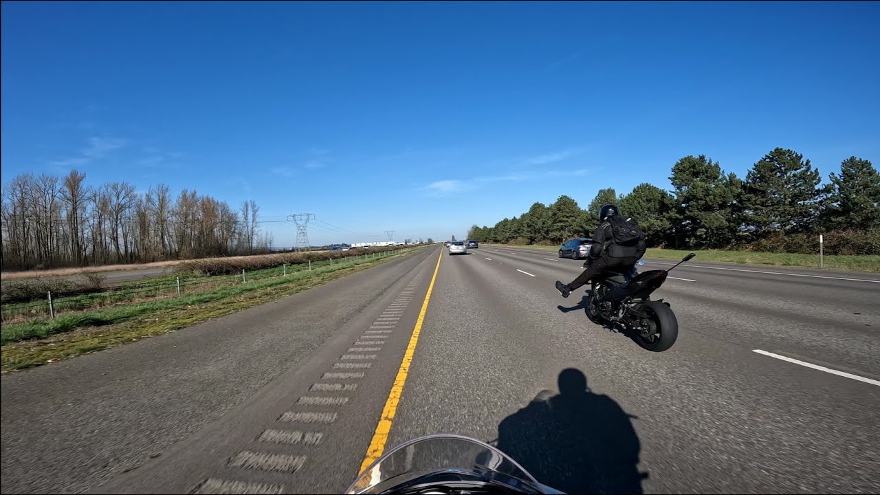 Ultimate Showdown: GSXR 750 vs. Z800 - Epic Joyride Adventure!