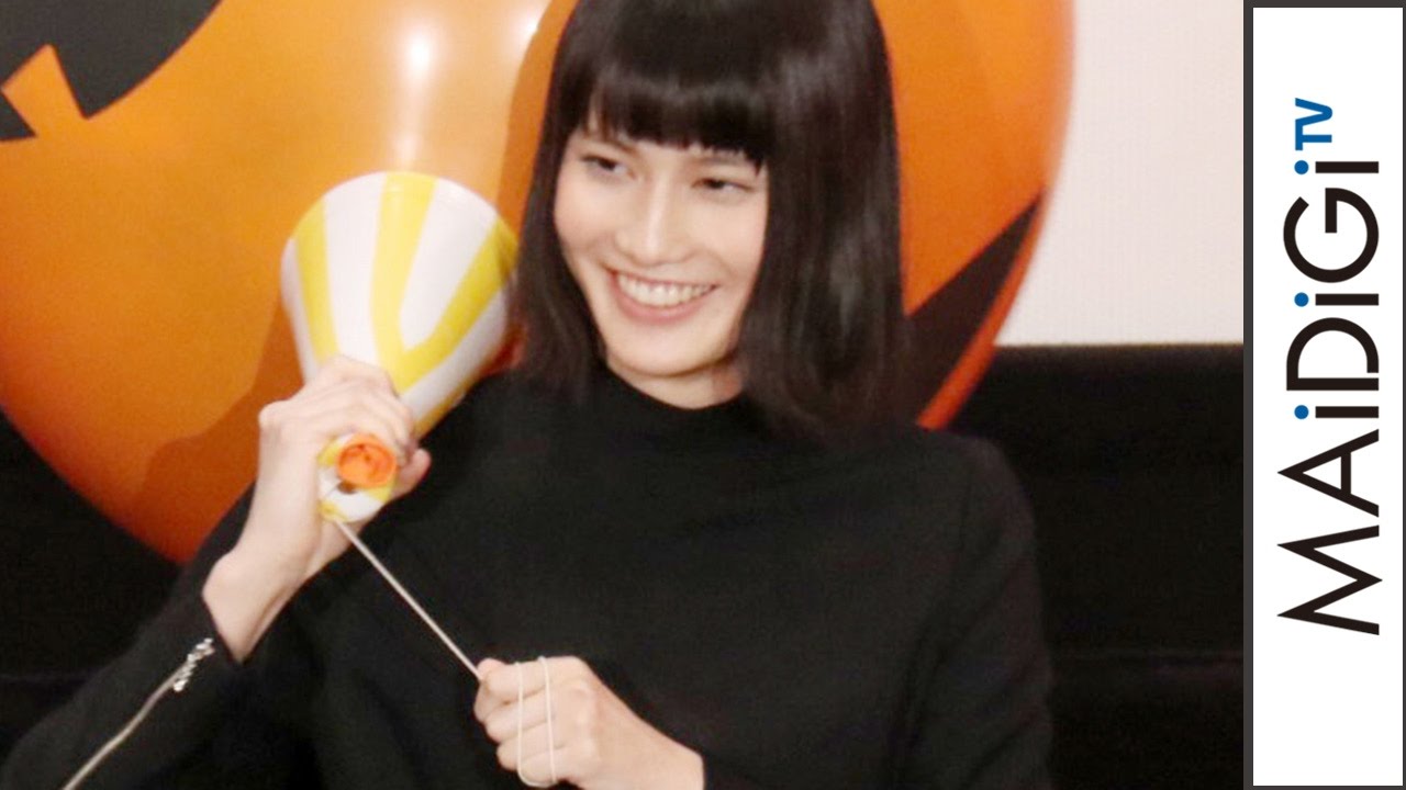 橋本愛 ハロウィーン前日に 魔女風 黒ワンピ 映画 バースデーカード 大ヒット御礼舞台あいさつ1 Youtube