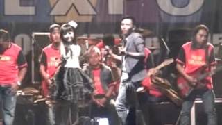 Download Lagu OM New Divana, Tasya Feat Gery Mahesa, Dinding Kaca, Live in Cepu Expo 2015 di lap Ronggolawe MP3 Download Lagu OM New Divana, Tasya Feat Gery Mahesa, Dinding Kaca, Live in Cepu Expo 2015 di lap Ronggolawe MP3