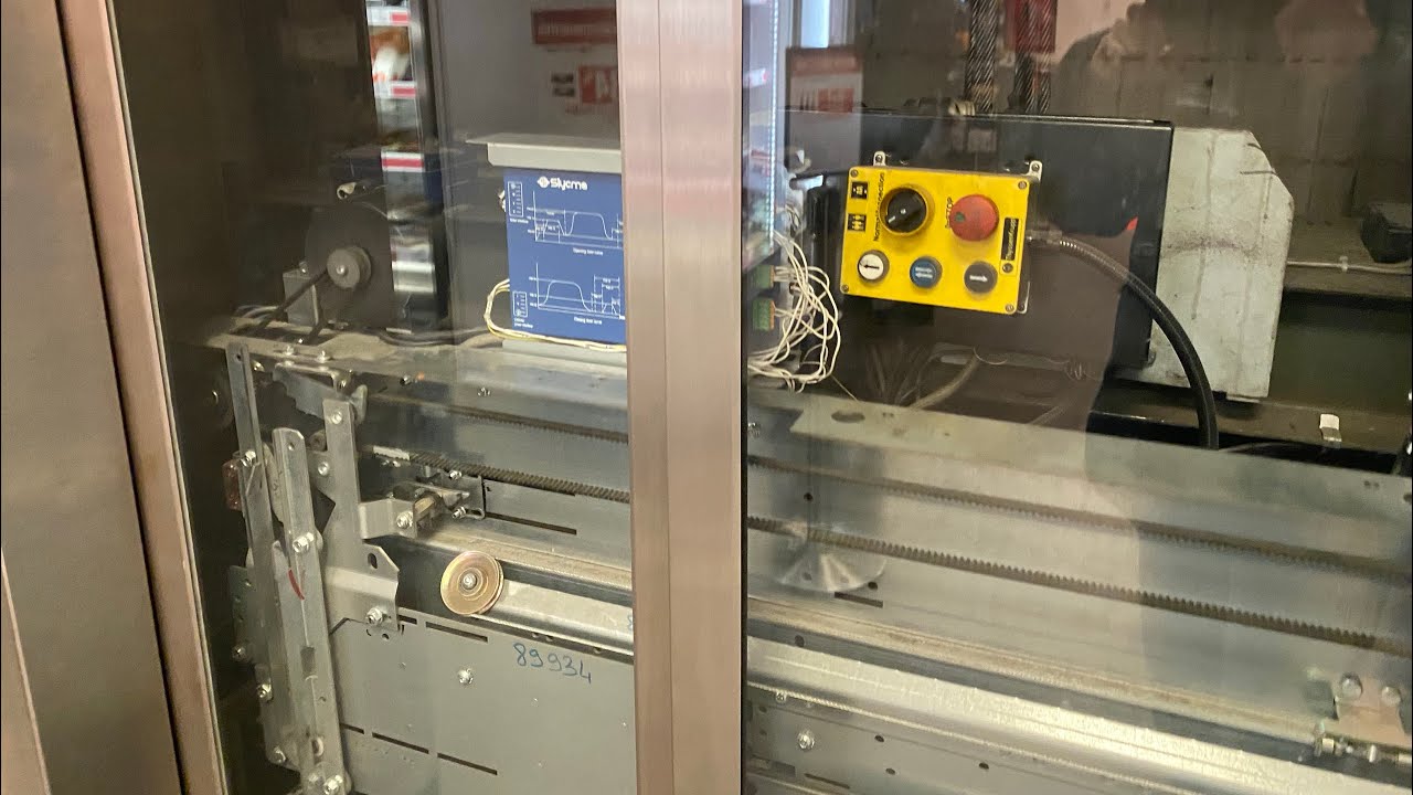 Présentation d’un ascenseur mod pourri par du ThyssenKrupp ￼￼avec du Vega Monoprix Enghien France